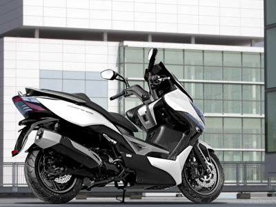 Το νέο Xciting 400i εφοδιάζεται με έναν υπερσύγχρονο κινητήρα